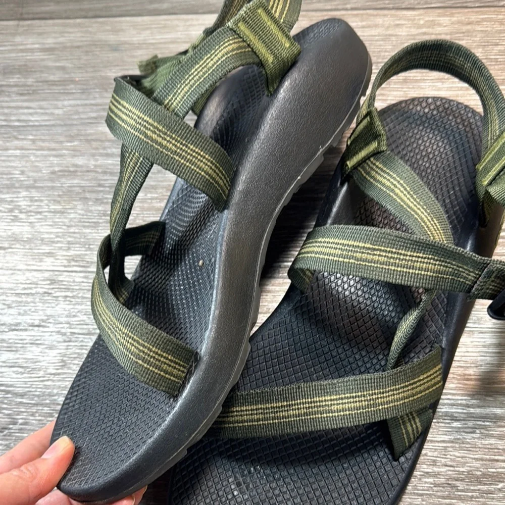 Chaco Green and Black Strappy Sandals men’s size 12 (b231)